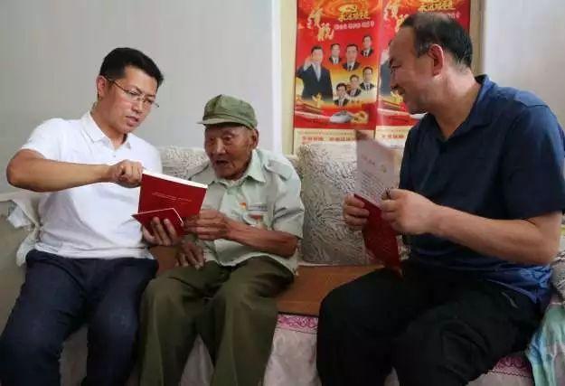 为什么有的男生小学就撩拨女同学？追着女生跑大呼小叫，一定要引人注目才满意吗？